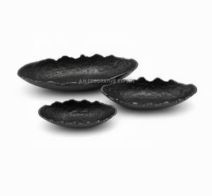 Bol de service moderne en or pour bateau |   Élégants plateaux longs en métal pour centres de table |   Accessoires de table décoratifs texturés dorés élégants - Product Image 2