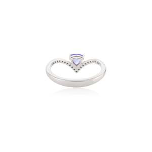Anillo Chevron de Oro Sólido de 14K con Tanzanita y Diamantes de Corte Trillón - Product Image 5