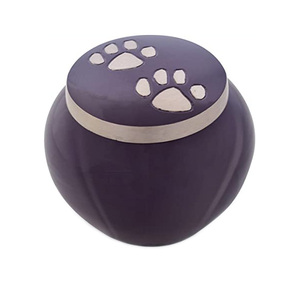 Urna clásica de metal con estampado de pata para cremación de mascotas, tarro de almacenamiento de cenizas funerarias hecho a mano, urnas Odyssey de Paw Printed - Product Image 1