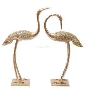 Escultura de grúa de estilo antiguo con acabado en oro alto Figura de latón de lujo como técnica de pulido para el hogar y la sala de estar - Product Image 1