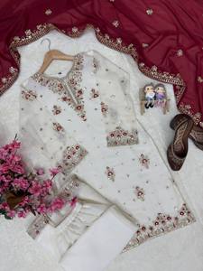 Realza la Belleza de tu Armario con este Conjunto Moderno de Kurta y Salwar Kameez para Fiestas, Recién Lanzado - Product Image 5