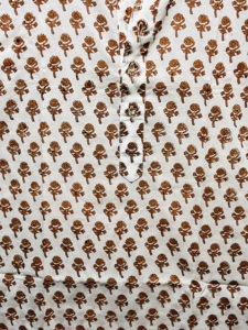 ผ้าหรูหรา 100% ผ้าฝ้าย สีน้ำตาล เสื้อครึ่งแขนสั้นสไตล์ชาติพันธุ์สำหรับผู้ชาย |   ชุดคุर्ตาพิมพ์ลายดอกไม้ด้วยมือ สไตล์ราชวงศ์แบบดั้งเดิม - Product Image 3