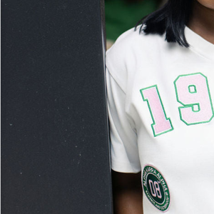 <b>Cropped</b> Varsity Patch Tee White Women Short <b>Sleeve</b> Crew Neck Sorority Letter Graphic Shirt Casual College Style Fashion <b>Top</b> - Product Image 6