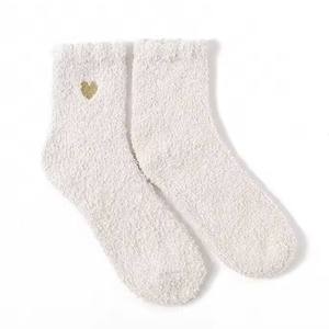 Chaussettes d'hiver personnalisées douces et moelleuses unisexe, chaudes, brodées avec logo, confortables et tendance, vente en gros - Product Image 2