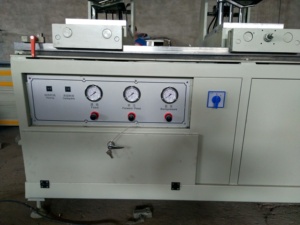 Máquina de Soldadura de Aluminio de Dos Cabezas 380V, Equipo de Alta Rigidez para Fabricación de Puertas y Ventanas de PVC - Product Image 4