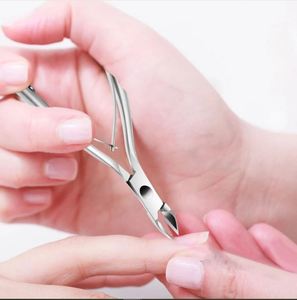 Empujador de Cutículas de Acero Inoxidable, Cortacutículas, Set de Manicura y Pedicura Profesional 4 en 1, Recortador de Piel Muerta - Product Image 4