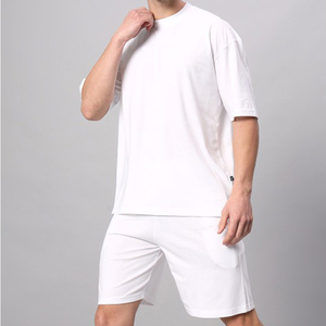 เสื้อยืดแขนสั้นสีขาวคอกลมสำหรับผู้ชาย สไตล์ลำลองใส่สบายระบายอากาศได้ดี ผ้าฝ้าย 100% ทรงหลวม สีพื้น ชุดเซ็ตพร้อมกางเกงขาสั้น - Product Image 5