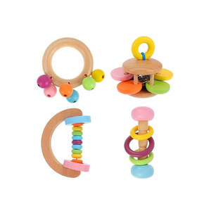 Wudly Pack 4 hochets en bois écologiques pour bébé 12 + mois Ensemble de shakers d'instruments de musique pour enfants Non toxique Multi Colors Dents Shaker - Product Image 6