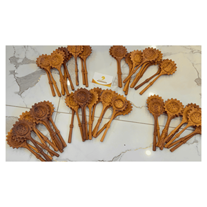 Cuchara de madera fabricada con material de madera noble de primera calidad para cocinar, mezclar y servir comidas, hecha a mano en Vietnam. - Product Image 3