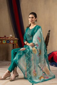 Conjunto de Traje Étnico de Seda Romana de Lujo con Kurti Bordado y Dupatta de Chanderi, Ropa Festiva para Mujer - Product Image 4