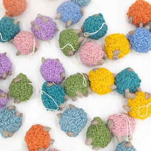 Ornement de Noël en feutre fait main en forme de mouton, diffuseur d'huiles essentielles en laine, figurine animale en feutre, vente en gros - Product Image 4