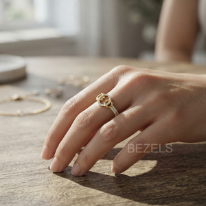 Anillo con Motivo Floral de Diamantes Cultivados en Laboratorio, Oro Rosa de 14K, Banda Entrelazada con Pavé, Gema Ética y Sostenible Certificada - Product Image 4