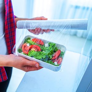 4 rotoli 12 \ "X 1500 \" pellicola di plastica trasparente Stretch a mano soffiata 90 Gauge resistente allo strappo per Pallet strizzacervelli di grado industriale per - Product Image 6