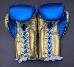 Gants de boxe professionnels OEM de qualité supérieure, faits à la main, bleu et or métalliques, à lacets, No Boxing No Life, CP-BG-140 - Product Image 5