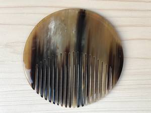 ZONE DE ARTESANÍA Peine Desenredante Moderno y Ecológico de Cuerno de Búfalo Natural Hecho a Mano, con Forma de Peine, Decoración para Bodas del Uttar Pradesh - Product Image 1