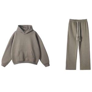 Vêtement de sport à capuche imprimé pour homme, vente en gros OEM |   Pantalon de jogging court personnalisé avec logo |   Ensemble décontracté 2 pièces - Product Image 1