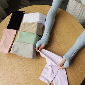 ปลอกแขนสำหรับผู้ใหญ่ สำหรับปั่นจักรยานกลางแจ้ง ระบายอากาศได้ดี ผลิตจากโพลีเอสเตอร์ ปลอกแขนแบบรัดกล้ามเนื้อสำหรับผู้ชายและผู้หญิง มีรูสำหรับนิ้วโป้ง เหมาะสำหรับเล่นกีฬาในฤดูหนาว - Product Image 4