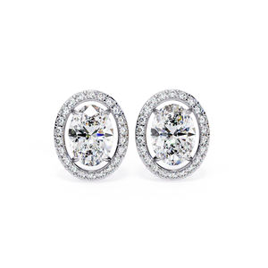 Boucles d'oreilles clous en moissanite taille ovale avec halo, centre 7,5×5,5 mm et 44 pierres latérales de 1,1 mm, en moissanite VVS, en argent 925 - Product Image 1