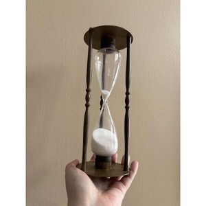 Reloj de Arena Portátil Ecológico Hecho a Mano con Marco Metálico, Diseño Moderno de Mediados de Siglo para una Medición Precisa del Tiempo - Product Image 5