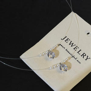 สร้อยคอมุกน้ำจืดธรรมชาติ 3-4 มม. ประดับเพชรโทนอุ่น โดดเด่นด้วยดีไซน์ 'เส้นไหมปลา' ที่มองไม่เห็น - Product Image 3