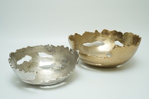 Ensemble de bols décoratifs modernes en aluminium découpé, luxe or et argent texturé, pour centre de table de salon - Product Image 1
