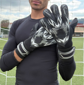 Gants de gardien de but professionnels en latex pour le futsal et le football, en vente - Product Image 4