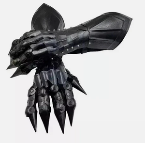 Sculpture de main en acier nickel noir poli, blindée, thème animal gothique, objet décoratif d'art, artisanat en métal moulé - Product Image 1