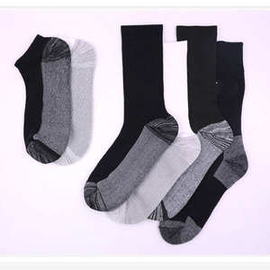 Chaussettes en coton à imprimé géométrique personnalisées en gros, unisexes, chaussettes décontractées pour l'automne et l'hiver, pour hommes et femmes - Product Image 6