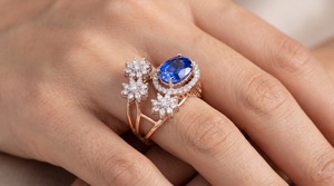 Anillo de cóctel ovalado con diseño floral en oro rosa, halo llamativo, de lujo, para aniversario o compromiso, joyería personalizada OEM ODM - Product Image 3