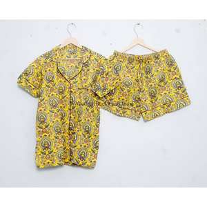 Conjunto de pijama de algodón 100% hecho a mano en India, transpirable, estampado a mano, estilo vintage, ropa de dormir corta para mujer. - Product Image 1