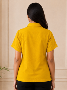 Camisa de Mujer Premium Personalizada, Color Amarillo Sólido, Cuello Camisero, Manga Corta, Cómoda, con Botones, para Oficina o Uso Casual - Product Image 4