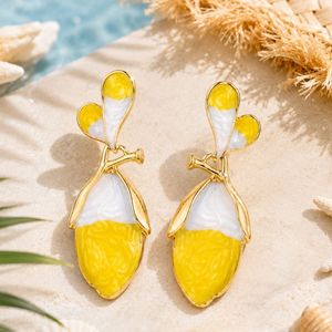 Pendientes de Perlas con Diseño Floral de Moda, Ligeros y Resistentes al Deslustre, para Mujeres y Niñas - Product Image 3
