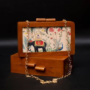 Pochette en bois imprimé Royal Elephant, élégante, en bois naturel, pour femmes, pour occasions festives et mariages - Product Image 1