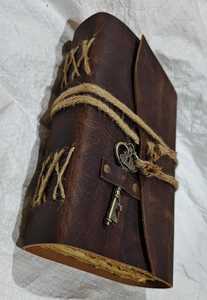 Diario de cuero de búfalo vintage cuadrado con cierre de cuerda de coco, cuaderno y diario de papel artesanal con borde deshilachado para el Día de Acción de Gracias - Product Image 2