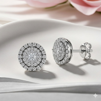 Parfaites boucles d'oreilles clous en or blanc massif 18 carats avec diamants, monture halo en grappe ronde, avec marquage d'origine et certificat
