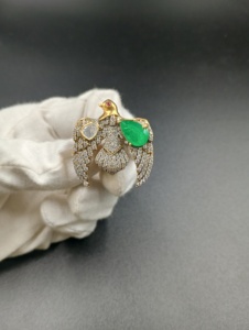 Broche en or en forme d'aigle, pierre doublette verte polki, broche de mode faite à la main, bijou cadeau unisexe, broche en or élégante - Product Image 2