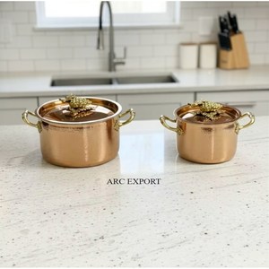 Casseroles de cuisine de luxe en acier inoxydable de qualité supérieure, finition cuivre antique, martelées à la main, avec poignées et couvercles dorés - Product Image 1