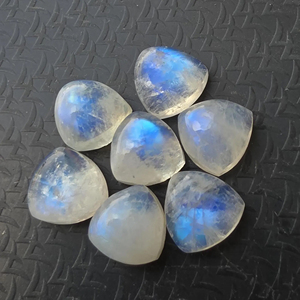 Piedra Lunar Arcoíris Natural, Cabujón Trillón, Parte Posterior Plana, Calibrada, con Destello Azul, Todas las Tallas Disponibles - Product Image 4