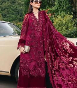 Traje de terciopelo bordado color granate de lujo con dupatta de diseñador, vestido étnico moderno para bodas y fiestas de invierno. - Product Image 1