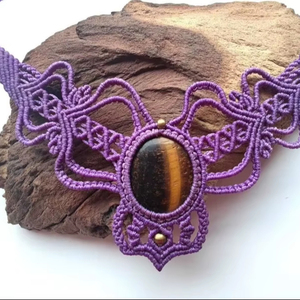 Collier en macramé fait main, pendentif œil de tigre bohème, cordon violet réglable, bijoux en pierres précieuses aux vertus curatives - Product Image 1