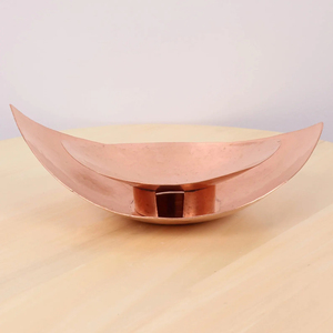 Bol de service classique en cuivre naturel, bol à salade de style mid-century, bol rond décoratif, vaisselle en métal à des fins décoratives - Product Image 2