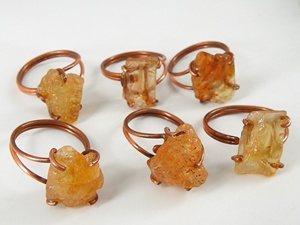 เครื่องประดับพลอยโทแพซอิมพีเรียลธรรมชาติ ดิบ หุ้มด้วยลวดทองแดง ปรับขนาดได้ งานแฮนด์เมด ไม่เหมือนใคร ชุบทอง 18K สำหรับงานปาร์ตี้ - Product Image 2