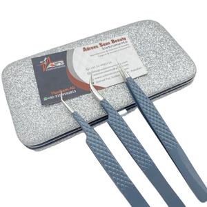 Pince à cils professionnelle japonaise en acier inoxydable avec poignée en diamant gris et pointe en fibre pointue pour extensions de cils - Product Image 1
