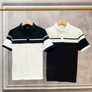 T-shirt mignon Mickey pour femmes - Tissu en coton doux et respirant, style décontracté, parfait à porter avec des jeans, des jupes ou des shorts - Product Image 1