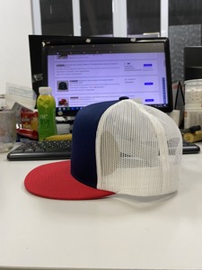 Casquette Snapback Adulte 5 Panneaux Bicolore Personnalisable avec Broderie et Corde, Fabriquée en Usine au Vietnam, Haute Qualité, Style Urbain - Product Image 3