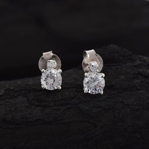 Pendientes minimalistas de plata de ley 925 con circonitas, joyería de moda para mujer, venta al por mayor. - Product Image 2