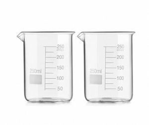 Béchers en verre gradués de haute précision de 250 ml, qualité supérieure, résistance à la température de 400°C, lot de deux, marque MVL INSTRUMENTS - Product Image 1