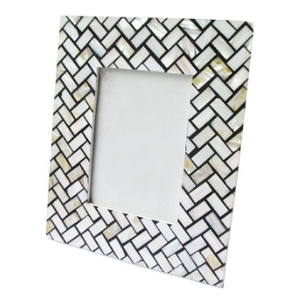 Marco de fotos de nácar hecho a mano único, chipset de logotipo personalizable pegado para encanto artesanal - Product Image 5