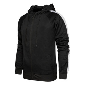 Ensemble de survêtement noir à capuche pour homme, sweat-shirt à fermeture éclair intégrale avec poches latérales et pantalon à cordon de serrage, design pour l'hiver - Product Image 3