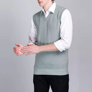 Pull sans manches en maille douce et confortable, avec texture de fil soyeux, construction chaude et idéal pour la superposition. - Product Image 4